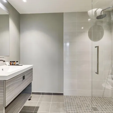 Mode - Arc De Triomphe Paris