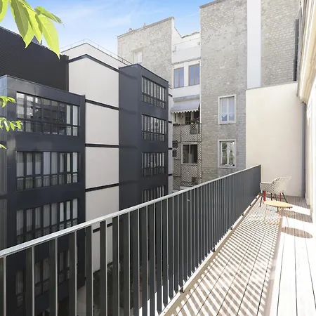 Mode - Arc De Triomphe Paris